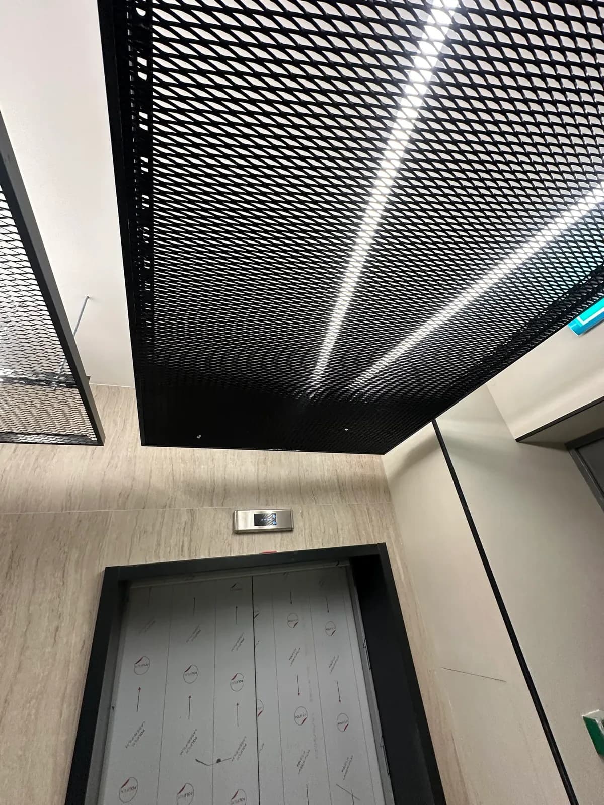 Hook on потолок на 4000 м²: как мы закрыли лифтовые холлы ЖК «AIST RESIDENCE»