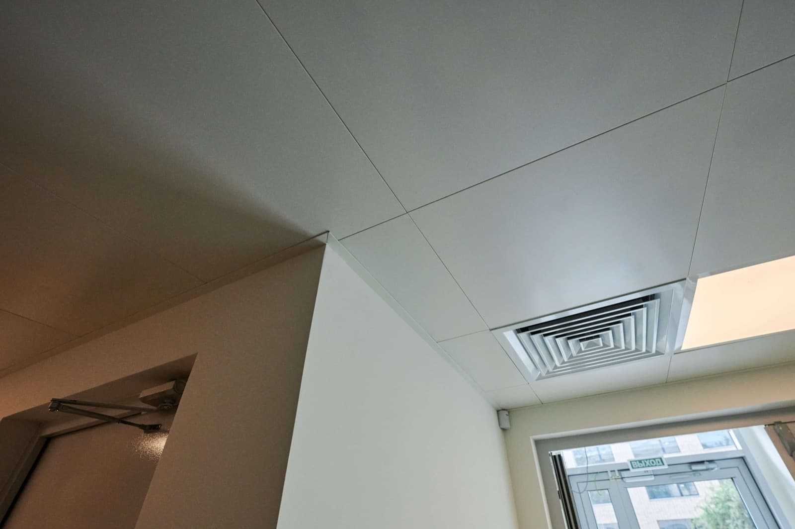 Металлическая кассета RUFER Hook-on 600×600
