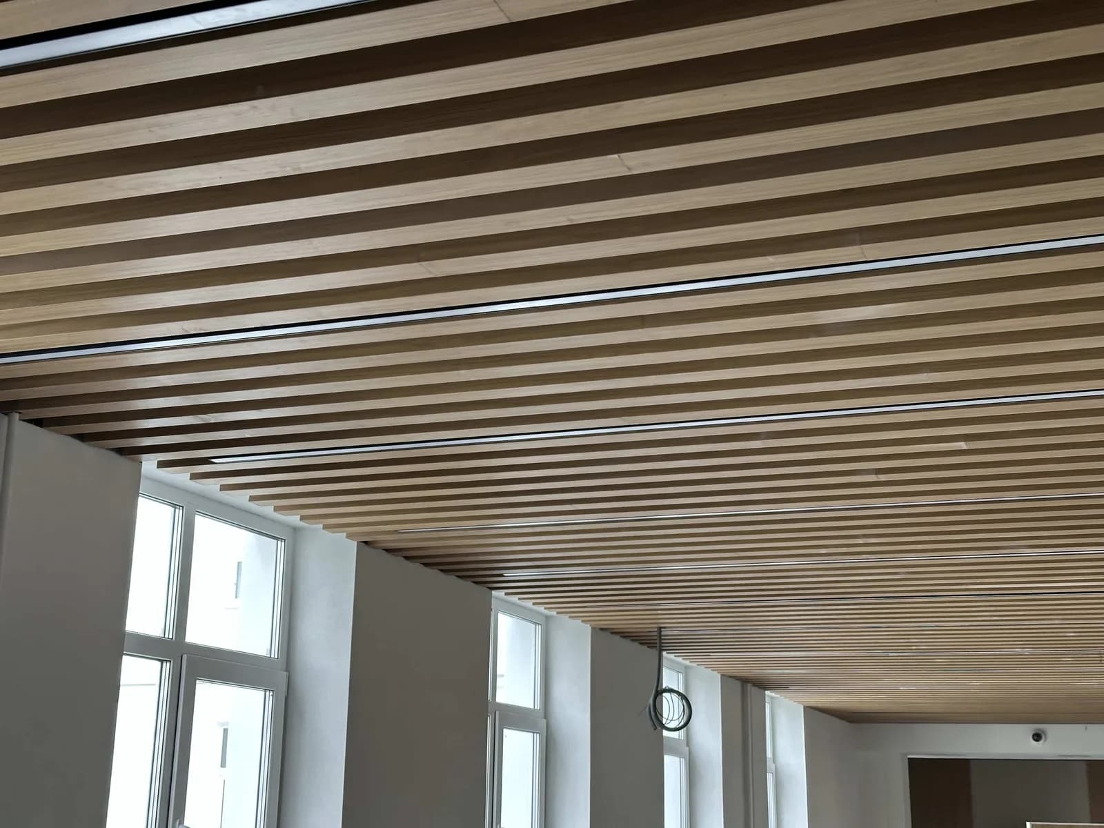 Перфорированный потолок Cube: что видно на объекте ГБУ «Мосгорспорт» и когда перфорация вообще нужна