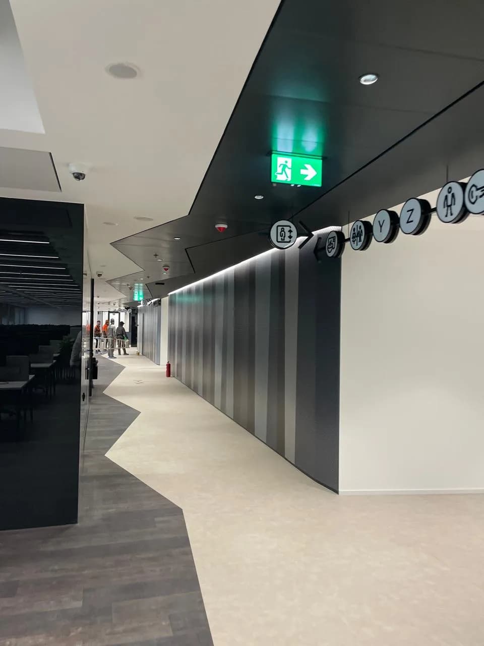Потолок металлический реечный в офисе Т-Банка: 2000 м² панелей RUFER Hook-on